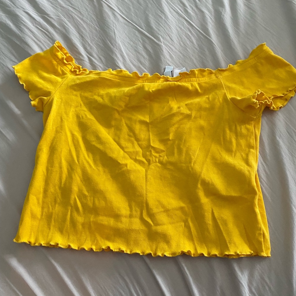 yellow off the shoulder T-shirt top